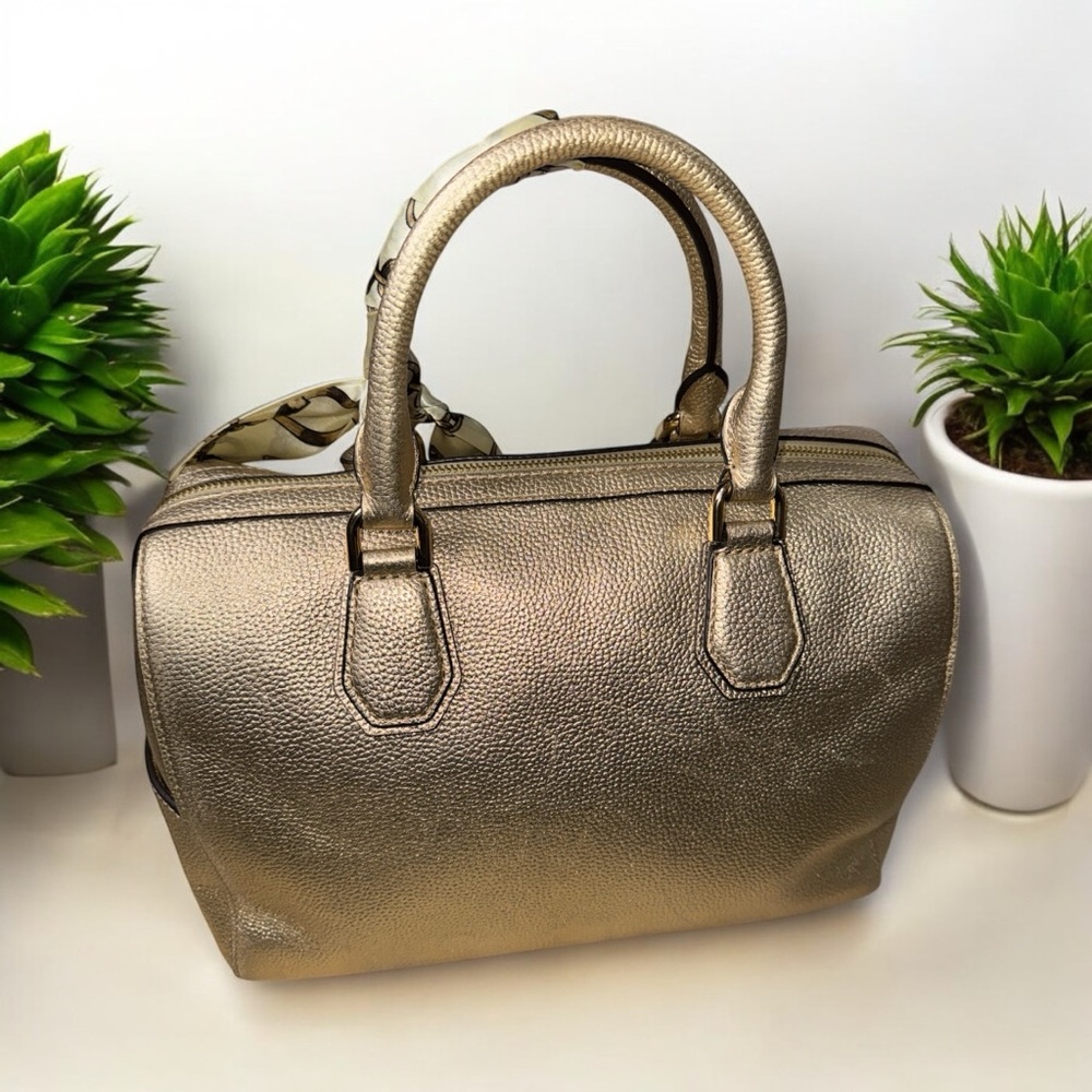 EUC Michael Kors Mercer Medium Duffle Metallic Leather Pale Gold Boston Bag - Picture 2 of 9